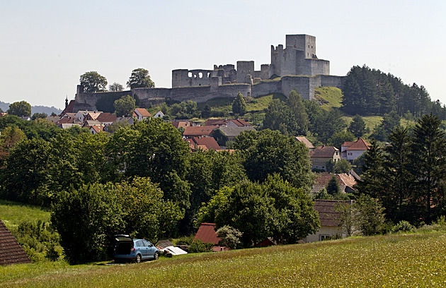 Bez jmen a letopočtů. Tři šumavské hrady lákají na netradiční prohlídky