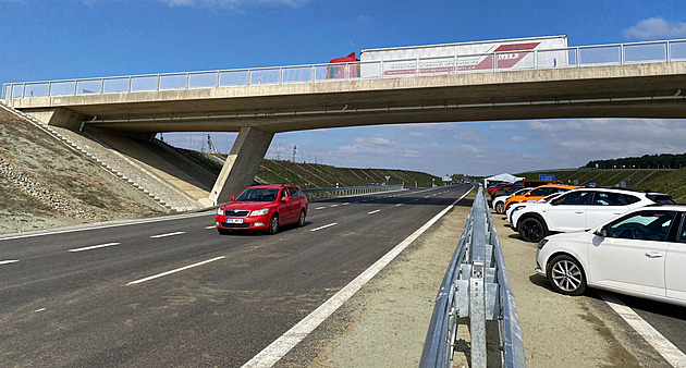 Dálniční přivaděč u Vysoké už plně slouží řidičům, míjí Horní Lukavici