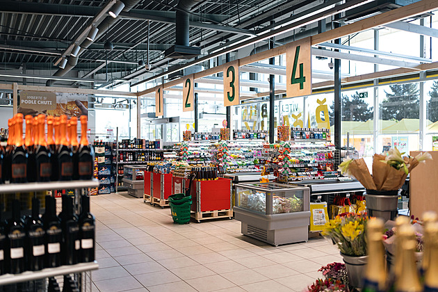 Jasné světlo na konci tunelu. Potraviny zlevňují nejvíce od roku 2009, půjdou dolů dále