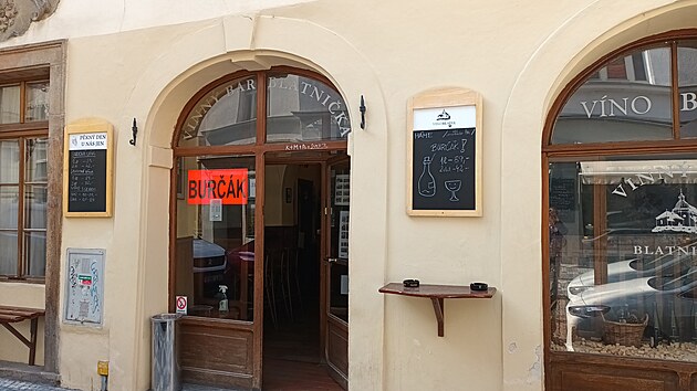 <p>Prodej burčáku v Praze 1 na Starém Městě v Michalské ulici.</p>