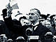 Britsk premir Neville Chamberlain po setkn s Adolfem Hitlerem v Mnichov.