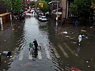 Pívalové det zaplavily ulice New Yorku, byl vyhláen stav noze