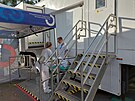 V t�ineck� nemocnici na parkovi�ti vyu��vaj� mobiln� CT. (z��� 2023)