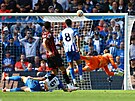 Dominic Solanke z Bournemouthu zapisuje první gól v utkání s Brightonem