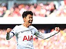 Kapitán Tottenhamu Son Hung-min slaví svj druhý gól v utkání s Arsenalem