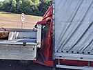 Nehoda u Stradoun� skon�ila pro jednoho �idi�e n�kladn�ho automobilu tragicky.