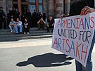 Arméni v Jerevanu protestují proti vojenské operaci ázerbájdánských sil v...