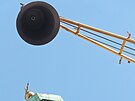 Na v� kostela sv. V�clava v Lokti se po osmdes�ti letech vr�tily t�i zvony a...