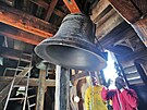 Na v� kostela sv. V�clava v Lokti se po osmdes�ti letech vr�tily t�i zvony a...