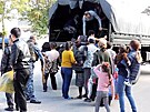 Civilisté v Náhorním Karabachu bhem evakuace provádné ruskými mírovými silami...