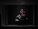 Miloslav Knig a Kateina Csaov v pedstaven Vzken v Divadle Na zbradl