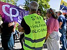 Tisíce lidí ve francouzském Avignonu demonstrovaly proti policejnímu násilí....