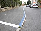 Parkovac� z�ny v Praze 9 zasahuj� na chodn�ky (25. z��� 2023)