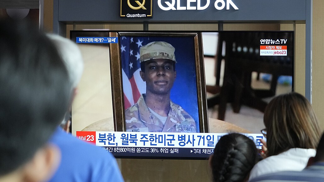 Fotografie Travise Kinga ve zprávách v Jižní Koreji (28. září 2023)