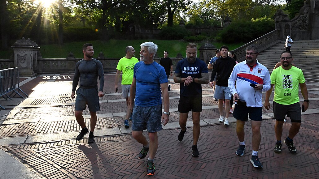 Prezident Pavel při běhu v Central Parku, vpravo redaktor LN Martin Shabu.