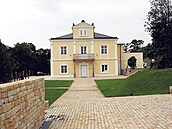 Lumbeho vila. Hradní vila za éry prezidenta Václava Klause.