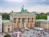 Čištění Braniborské brány, jedné z dominant Berlína, kterou před necelými dvěma...