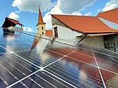 Fotovoltaické panely na sedlové střeše