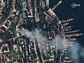 Satelitní snímky ukazují zásah ruského sídla Černomořské flotily v Sevastopolu...
