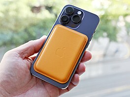 MagSafe písluenství pro iPhone poízené na AliExpressu