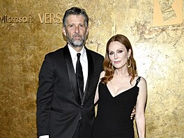 Bart Freundlich a Julianne Moore (New York, 28. zá�í 2023)