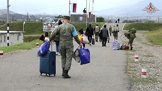 Nhorn Karabach. Rut mrotvorci na zbrech ruskho ministerstva obrany evakuuj civilisty. (21. z 2023)