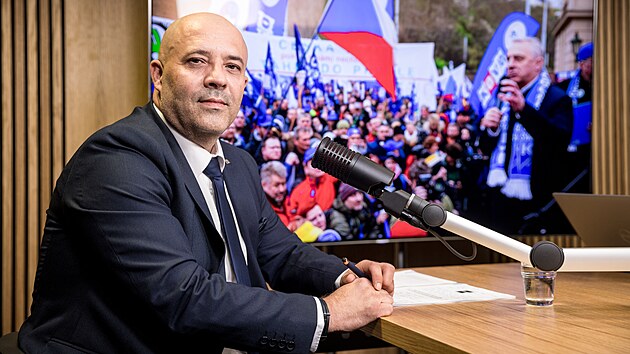 Hostem po�adu Rozst�el je Roman �ur�o, p�edseda OS KOVO.