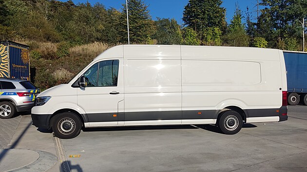 Zadr�en� dod�vka, kter� slou�ila k pa�ov�n� migrant�.