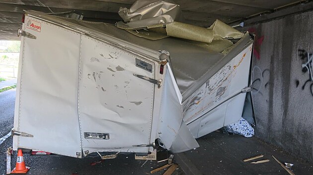 Škodu na nákladním vozidle policisté vyčíslili na více než půl milionu korun.