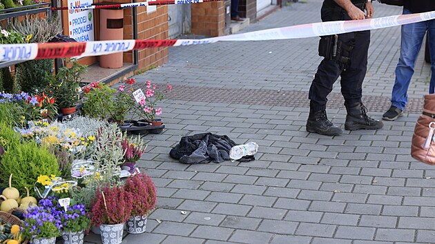Mu, kter byl zejm pod vlivem drog, pobodal v Tborsk ulici v Brn kolaku. Ta byla pevezena do nemocnice, tonk byl zadren. (20.9.2023)