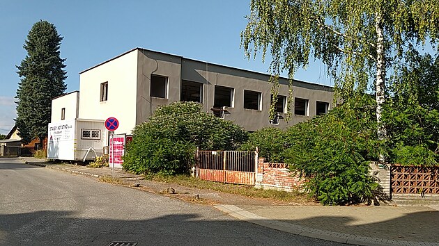 Budova bval poty v Sobotce, kterou nov majitel pestavuje. (25. 9. 2023)