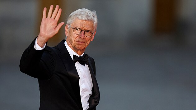 ��f glob�ln�ho rozvoje fotbalu FIFA Arsene Wenger p�ich�z� na st�tn� ve�e�i...