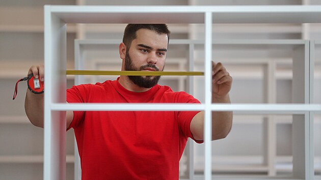 Dokon�ovac� pr�ce v nov� chodovsk� knihovn�. Ve�ejnosti se otev�e koncem ��jna.