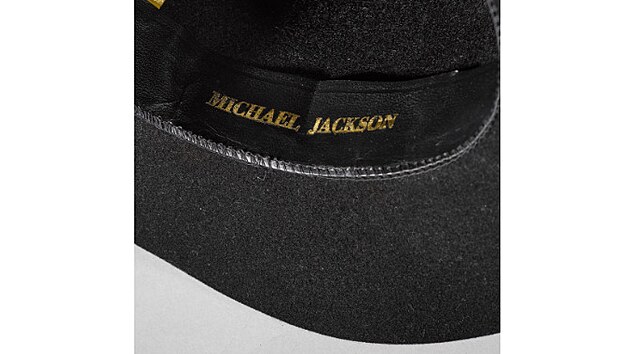 Ikonick klobouk Michaela Jacksona.