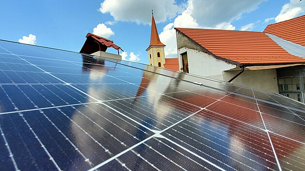 Fotovoltaické panely na sedlové střeše