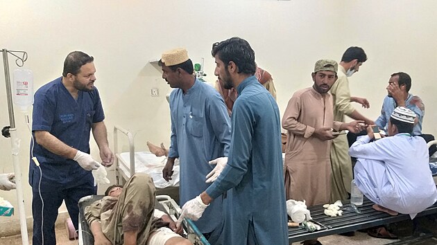 Nejméně 52 mrtvých a desítky zraněných si vyžádal pumový útok na shromáždění věřících na jihozápadě Pákistánu. (29. září 2023)