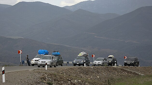 Lid prchaj z Nhornho Karabachu do Armnie. (26. z 2023)