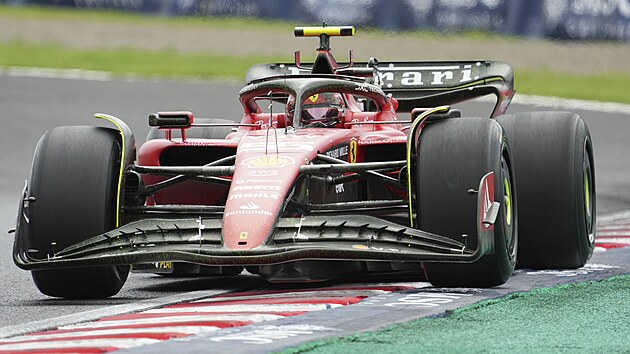Carlos Sainz z Ferrari v trninku na Velkou cenu Japonska F1.