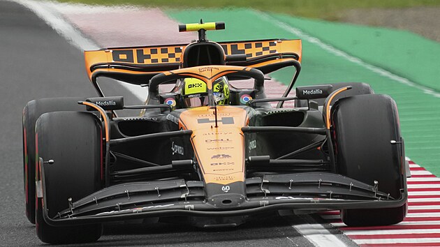 Lando Norris z McLarenu v trninku na Velkou cenu Japonska F1.