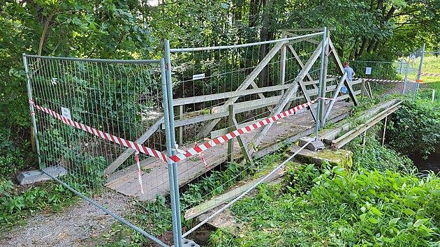 Akvadukt narychlo zaplotili kv�li havarijn�mu stavu. (21. z��� 2023)