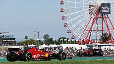 Pilot Ferrari Carlos Sainz bhem Velké ceny Japonska.
