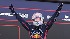 Pilot Red Bullu Max Verstappen slaví vítzství na Velké cen Japonska.
