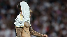 Joselu z Realu Madrid ukazuje frustraci v utkání s Unionem Berlín.