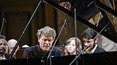 Pianista Paul Lewis na závreném koncert Dvoákovy Prahy