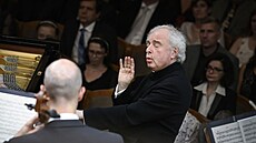 Klavírista András Schiff na koncert Dvoákov Prahy