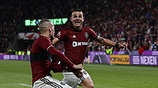 Nad�ení Luká� Haraslín a Václav Sejk na konci zápasu se Slavií