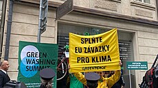 Happening Greenpeace a platformy Re-set v souvislosti s konferencí Green Deal...