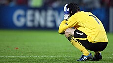 Branká� Petr �ech po proh�e národního týmu s Tureckem na Euru 2008. (15. �ervna...