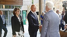 Prezidenta Petra Pavla p�ivítal v Moravském krasu u Domu p�írody starosta...