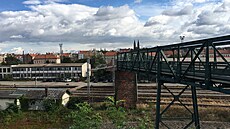 Lávka, která od 30. let minulého století spojovala Radlice se Smíchovem.